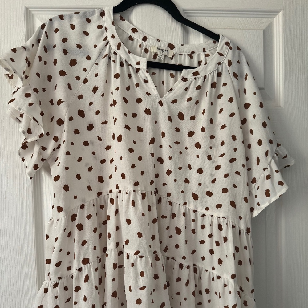 Umgee size small white and brown dot blouse